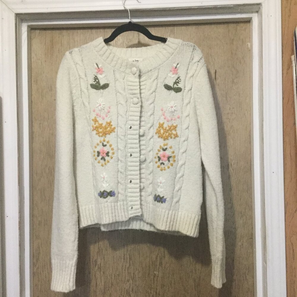 In Loom button front embroidered cardigan light knit cardigan beautiful size M